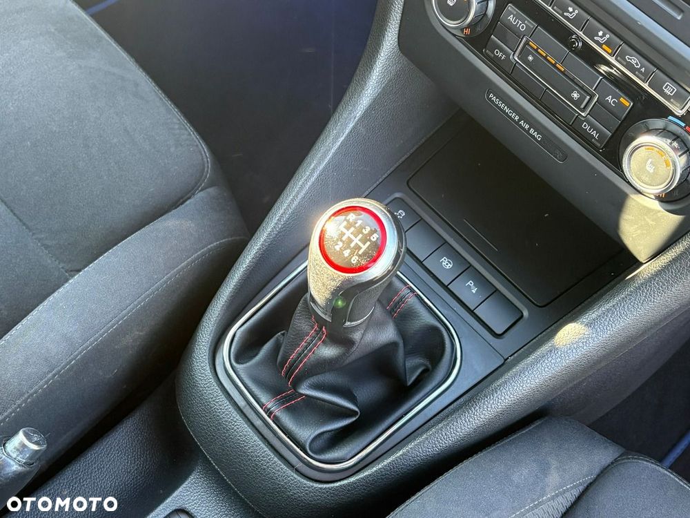 Volkswagen Golf - 17
