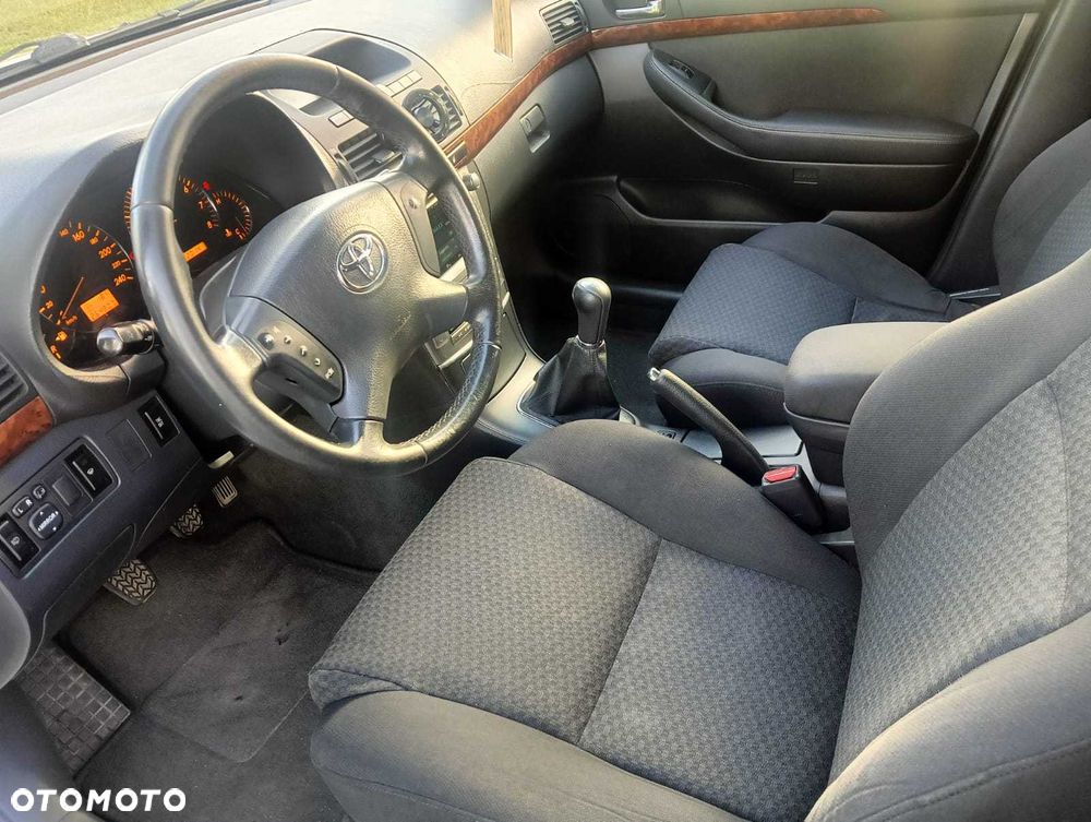Toyota Avensis - 5