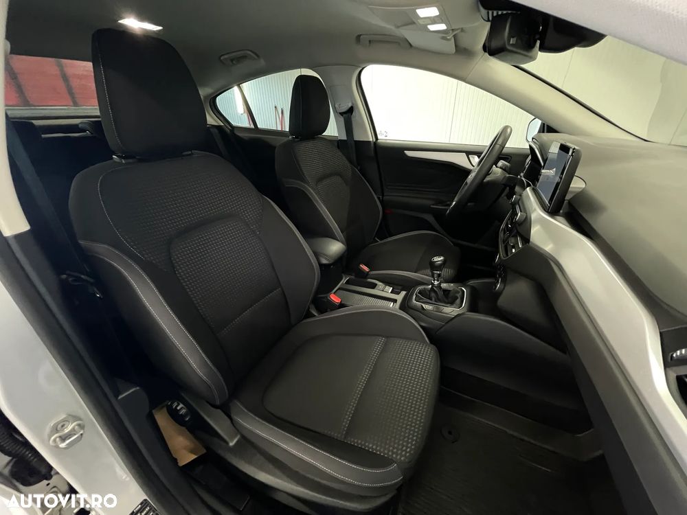 Ford Focus 1.0 EcoBoost Trend Edition - 11