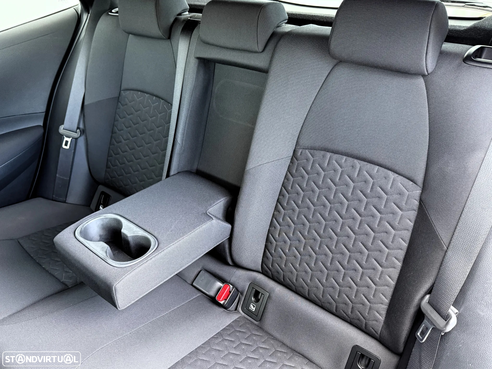 Toyota Corolla 1.8 Hybrid Comfort+P.Sport - 30