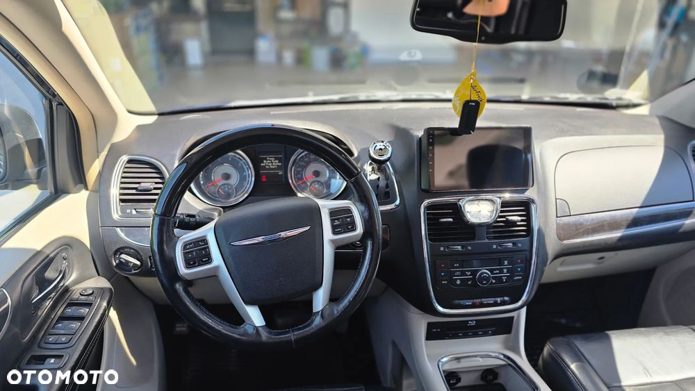 Chrysler Town & Country 3.6 Limited - 4