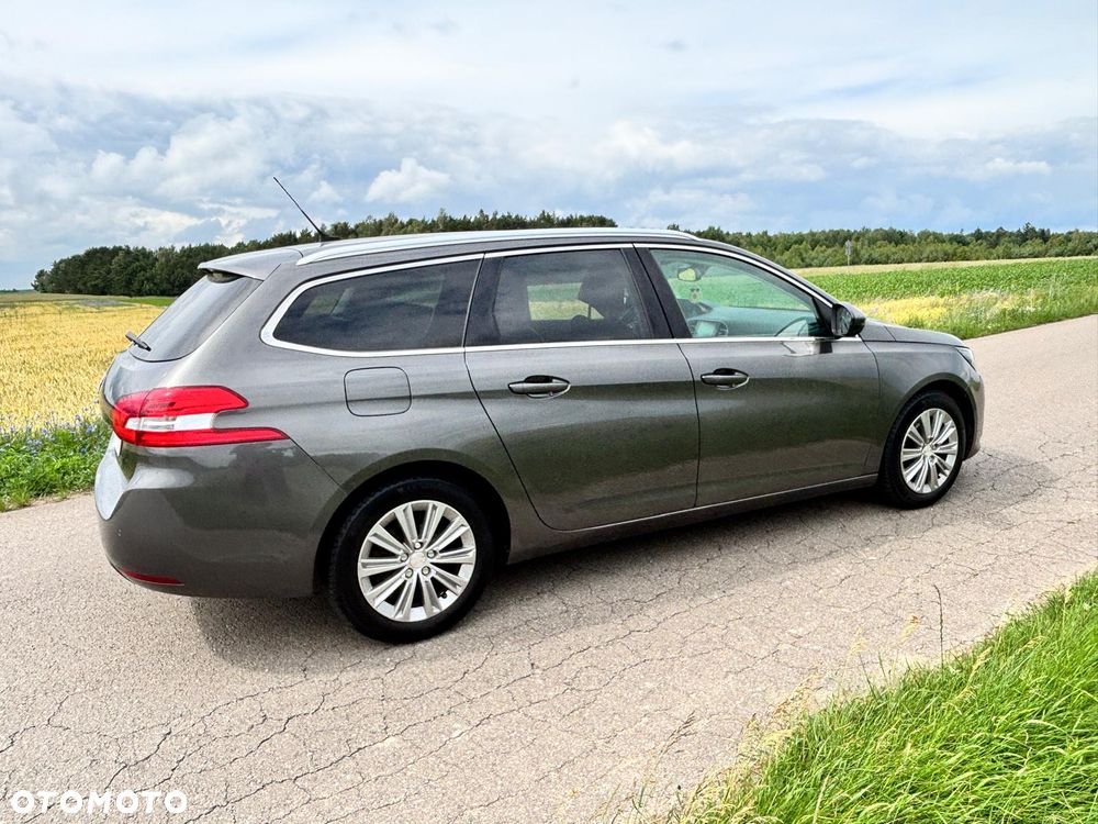 Peugeot 308 - 8