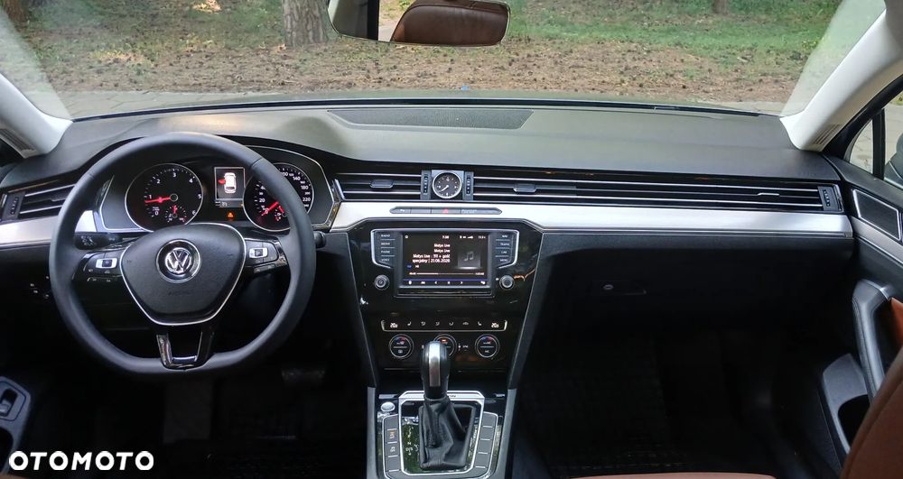 Volkswagen Passat 2.0 TDI SCR DSG 4Motion Business - 25