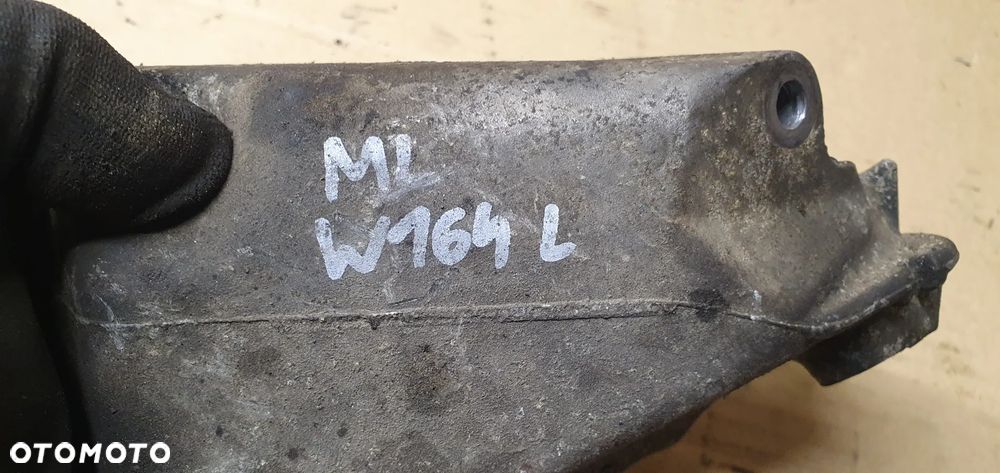 Łapa wspornik silnika Mercedes ML W164 3.0 CDI A2722233104 - 6
