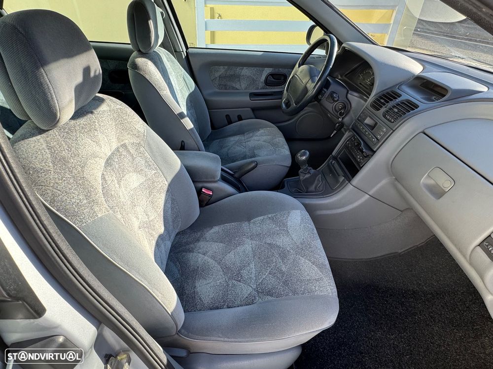 Renault Laguna 1.6 RXE - 13