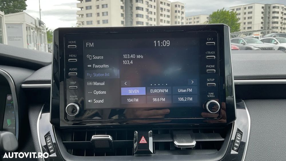 Toyota Corolla 1.8 HSD Business - 29