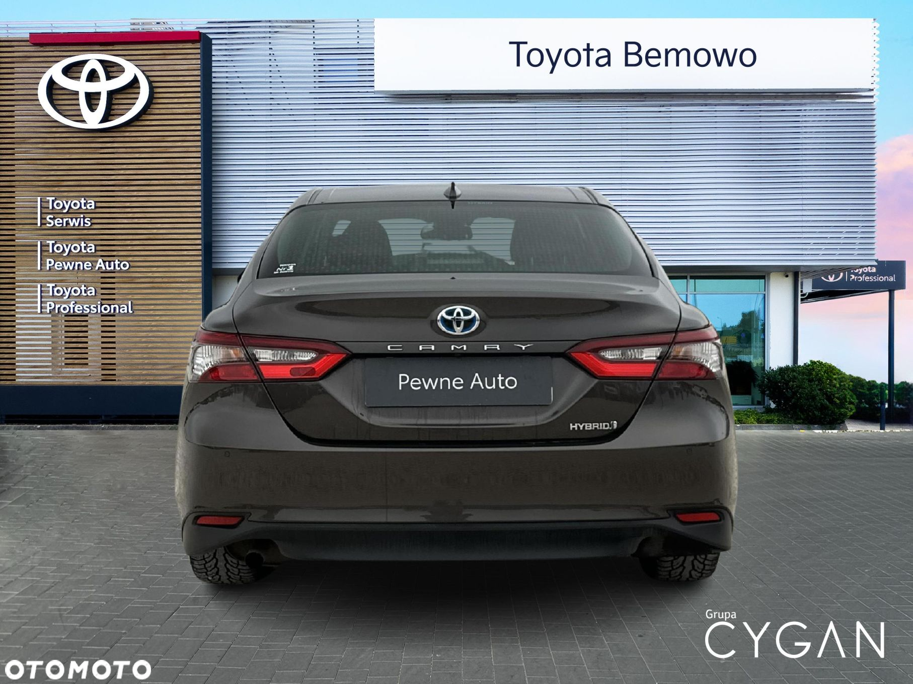 Toyota Camry - 4