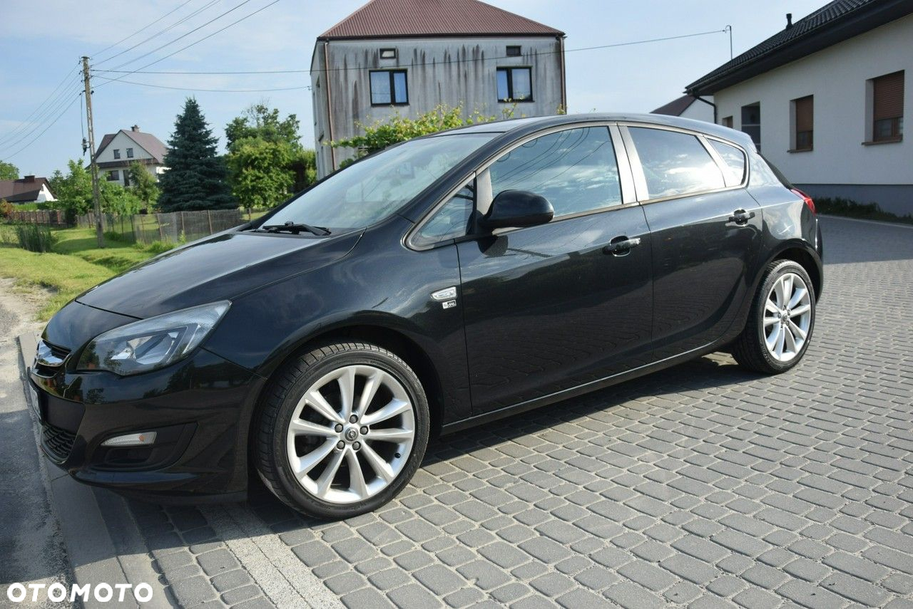 Opel Astra 1.4 Turbo 150 Jahre - 9
