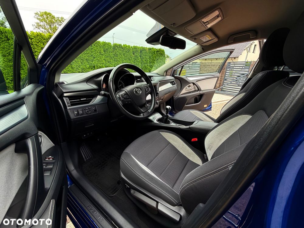 Toyota Avensis 2.0 D-4D Premium - 9