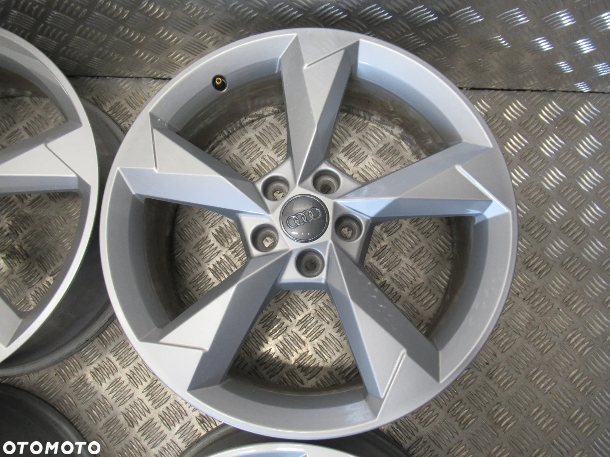 Felgi Audi Q3 RS Q3 A3 A4 Q2 SQ2 7Jx19 et43 5x112 - 2
