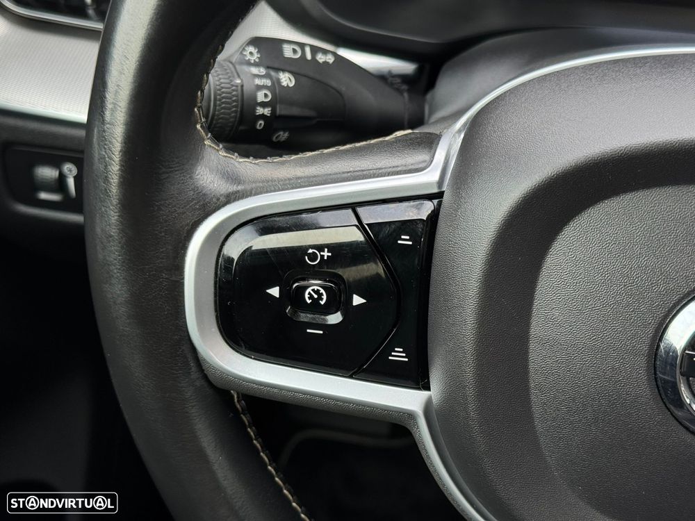 Volvo XC 60 2.0 T6 PHEV R-Design AWD - 33