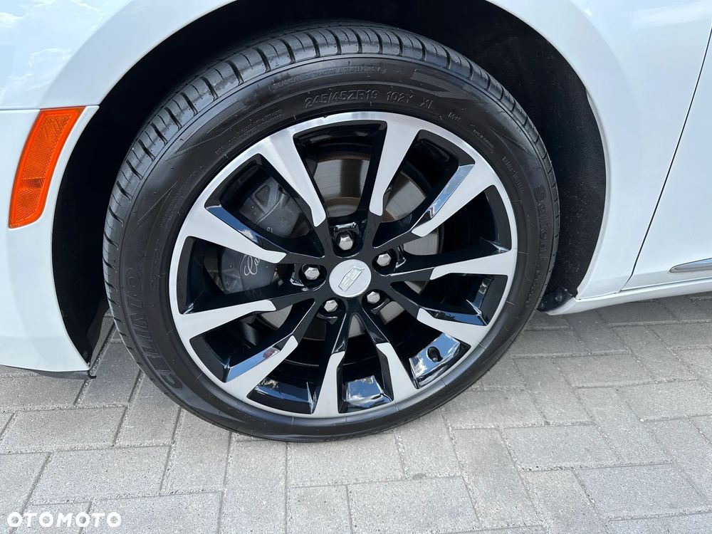 Cadillac XTS - 32