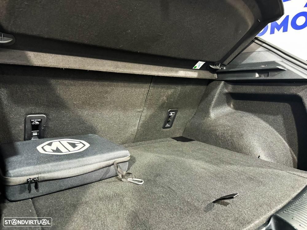 MG MG4 64 kWh Luxury - 57