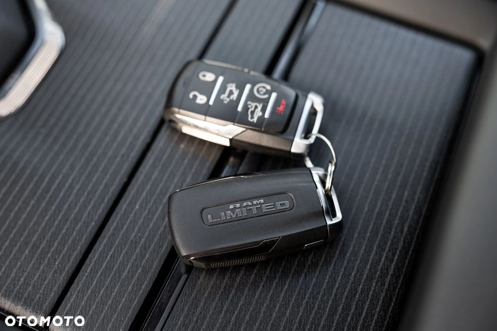 RAM 1500 5.7 eTorque Crew Cab Shortbed Limited Black - 39