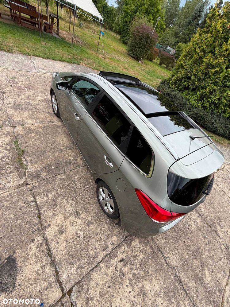 Kia Carens - 8