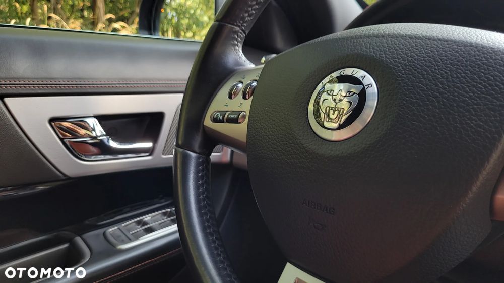 Jaguar XF 4.2 SV8 - 8