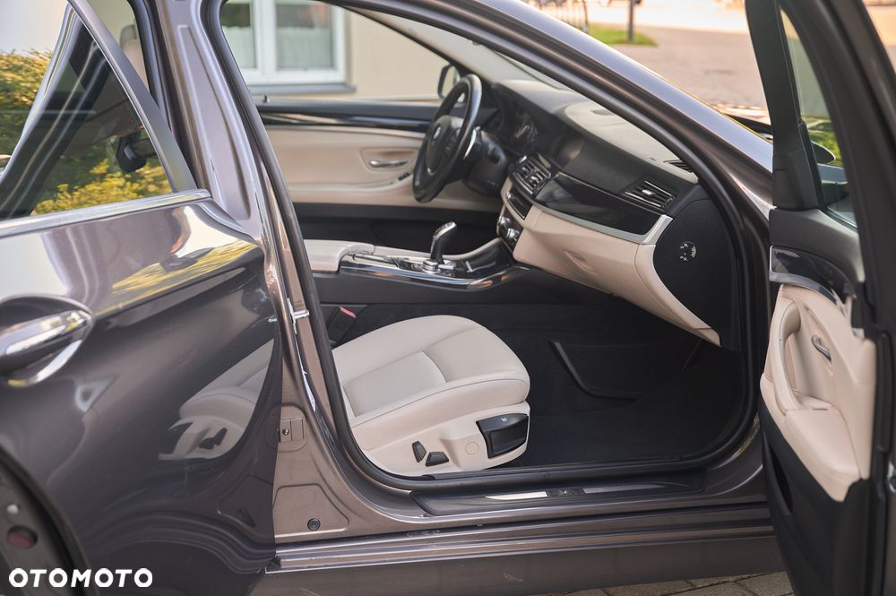 BMW Seria 5 520d - 29
