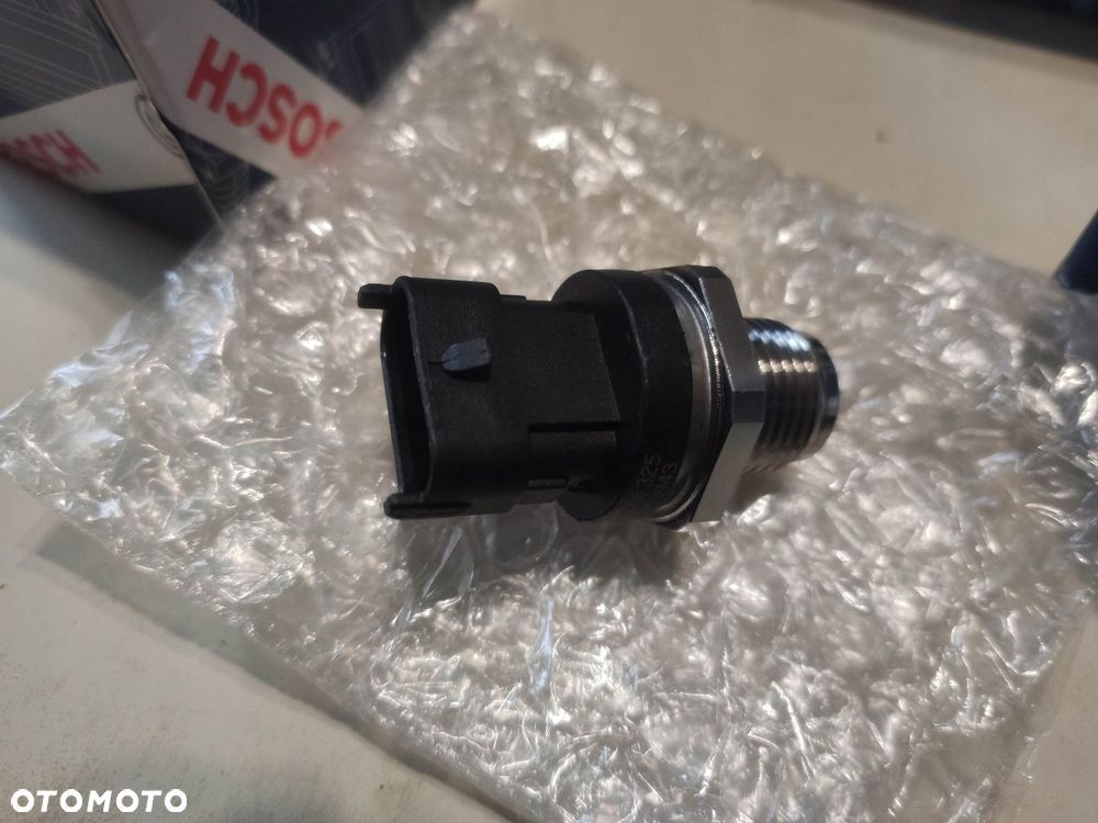 CZUJNIK CIŚNIENIA PALIWA FORD IVECO 0281006325 - 2