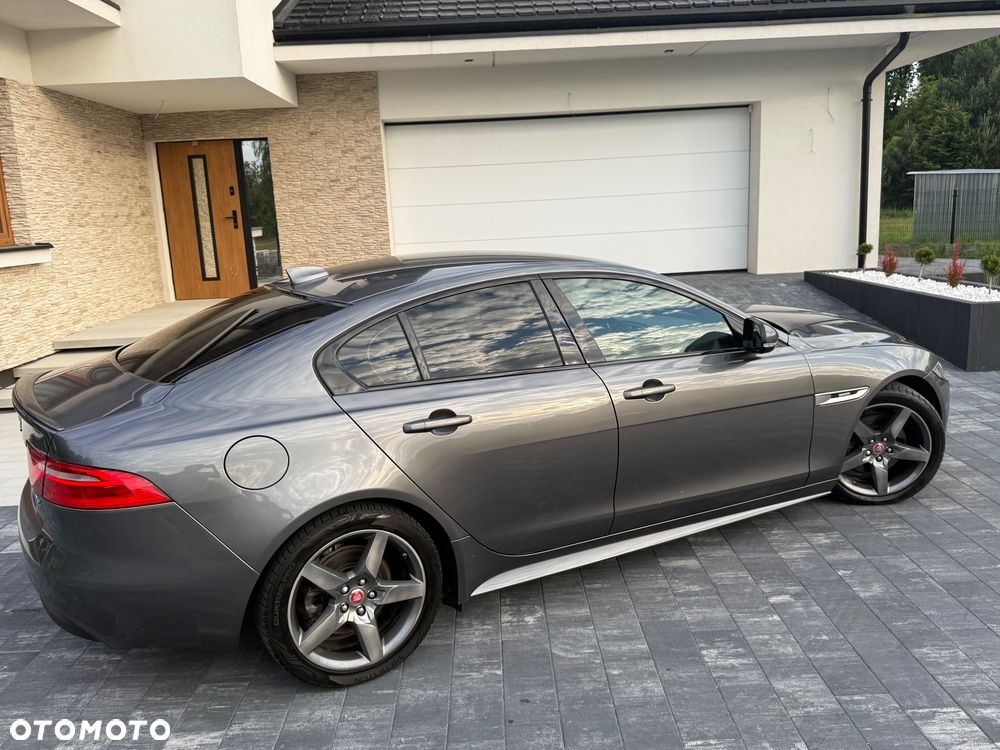 Jaguar XE 2.0 D R-Sport - 14