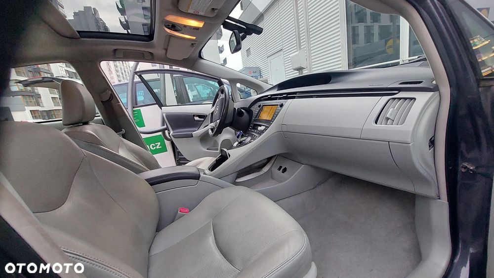 Toyota Prius 1.8 HSD Prestige - 17