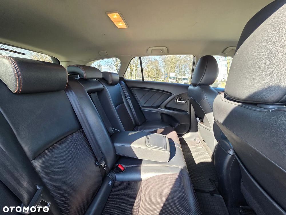 Toyota Avensis 1.8 Prestige MS - 19
