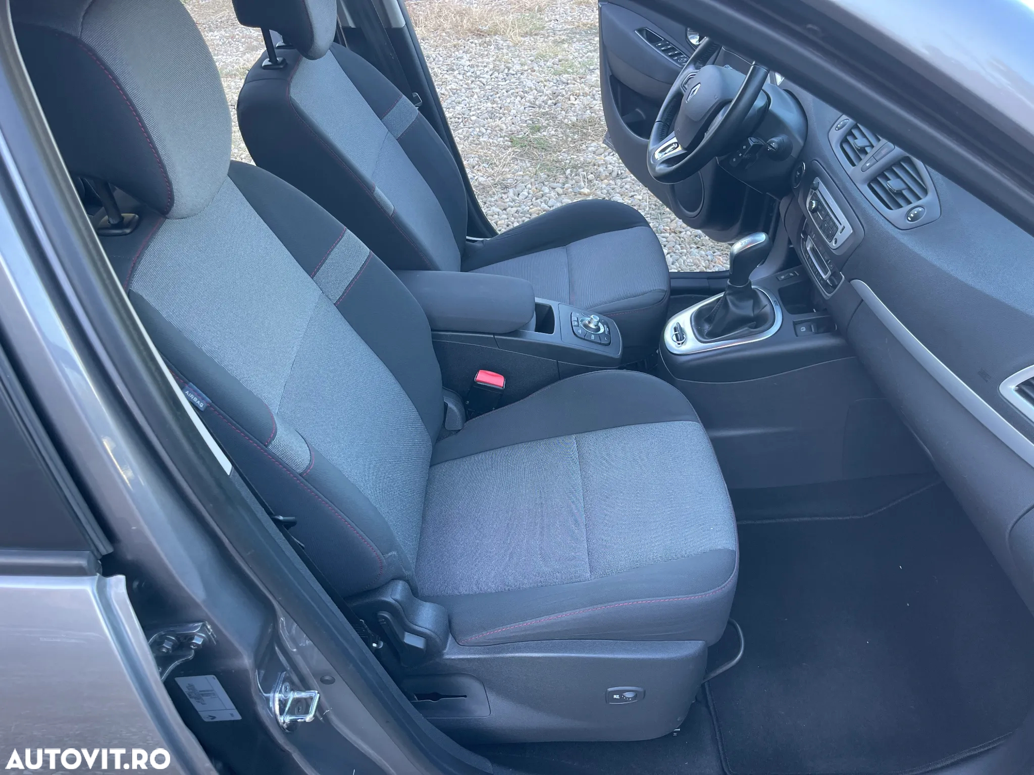 Renault Scenic dCi 110 EDC Paris - 11