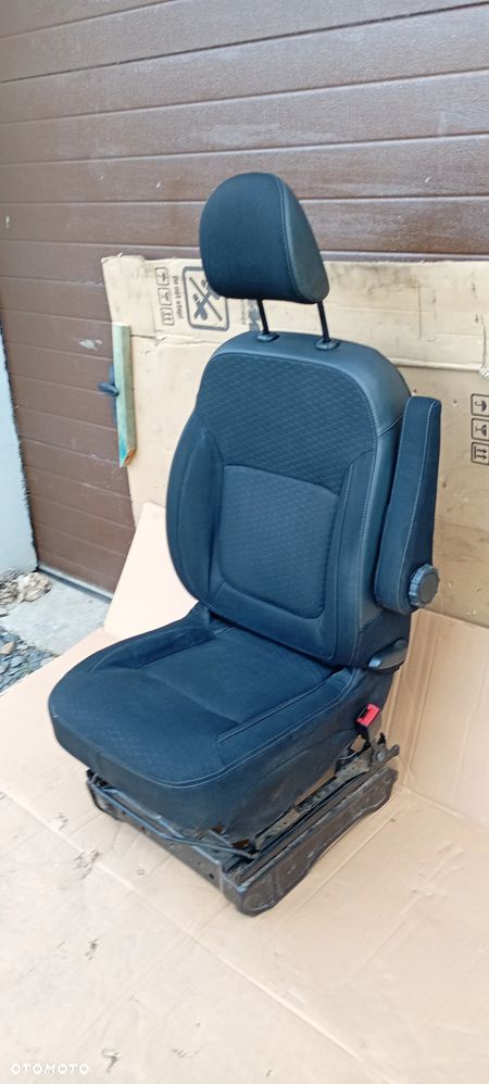 Fotel prawy przód przedni prawy Renault Trafic III Vivaro B - 4