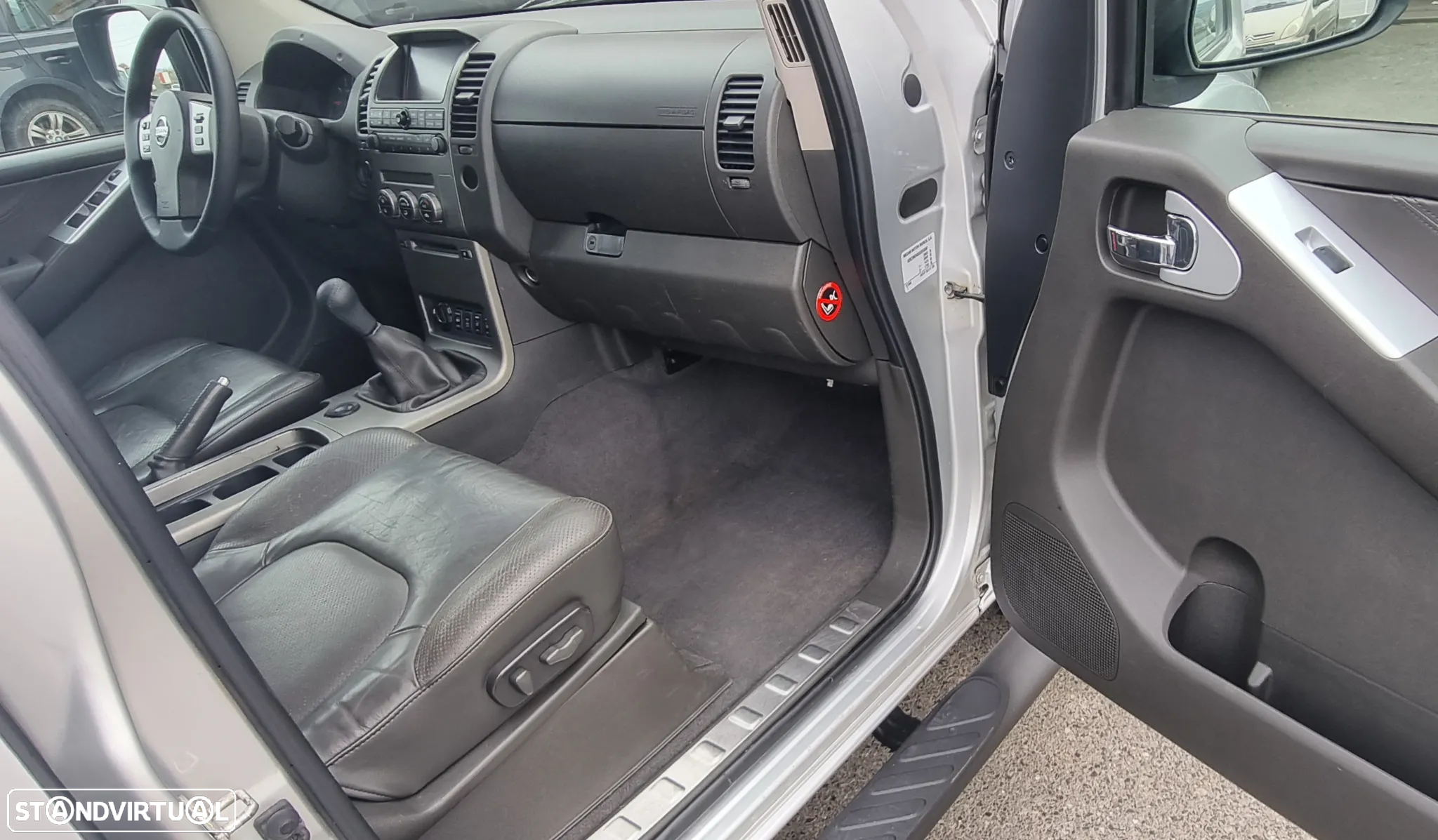 Nissan Navara 2.5 dCi CD Platinium Marfim - 6