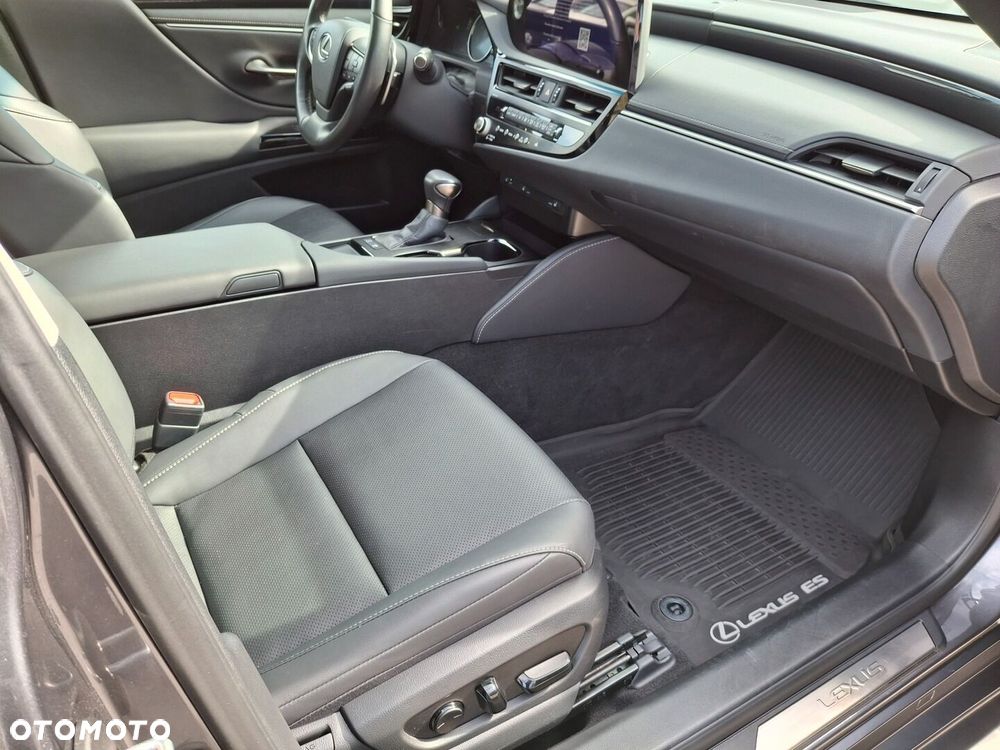 Lexus ES 300h Business Edition - 16