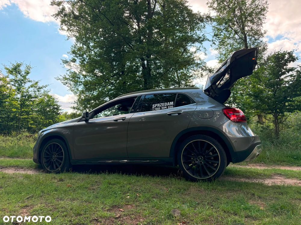 Mercedes-Benz GLA 220 d 4-Matic AMG Line - 11