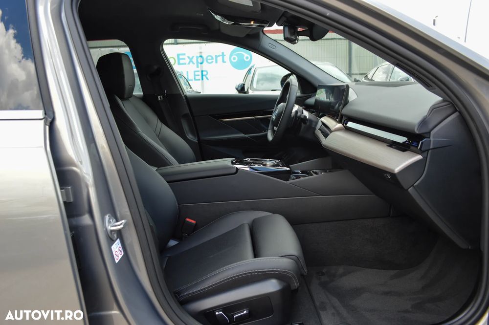 BMW Seria 5 520i AT MHEV - 33