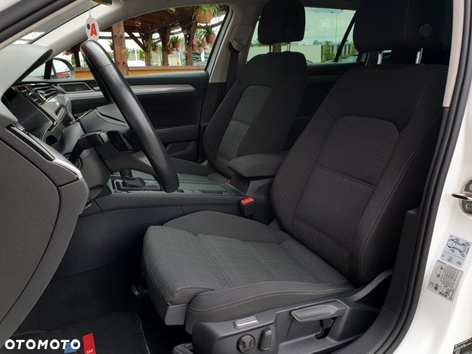 Volkswagen Passat - 30