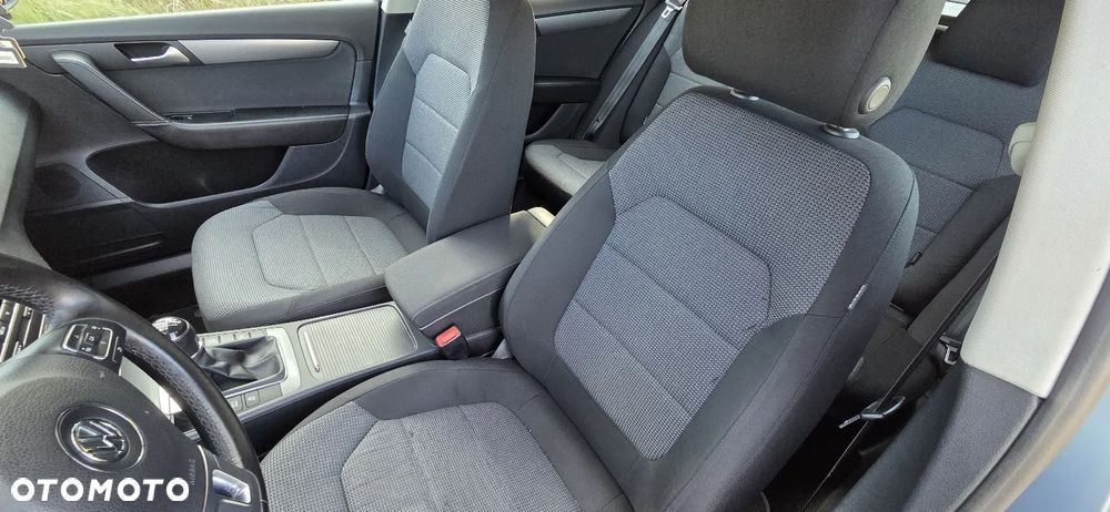 Volkswagen Passat 1.6 TDI BlueMotion Technology Comfortline - 9