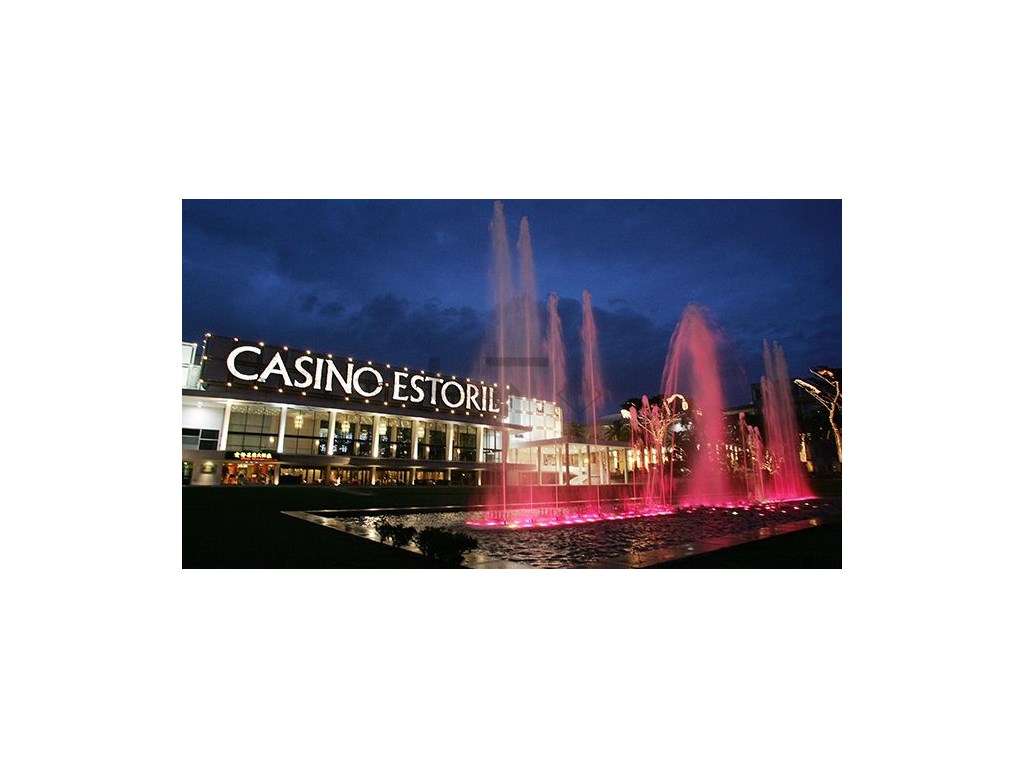 Penthouse T3 com Terraço e Piscina Privada para Venda no Estoril, C... - Grande imagem: 2/12