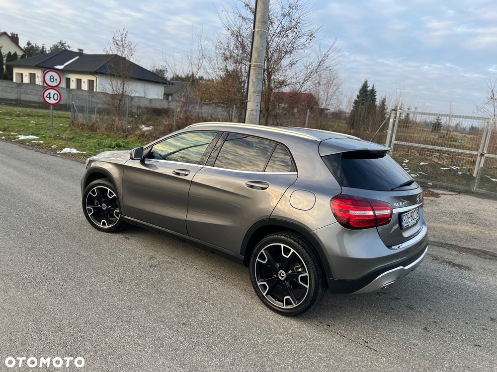 Mercedes-Benz GLA 250 7G-DCT AMG Line - 25