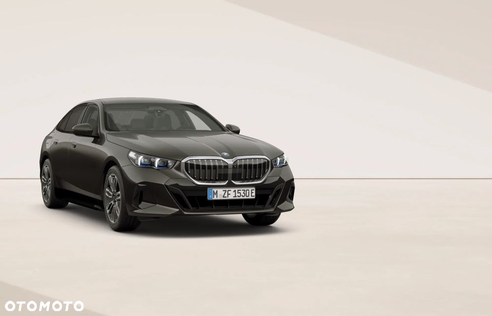 BMW Seria 5 550e xDrive PHEV M Sport - 3