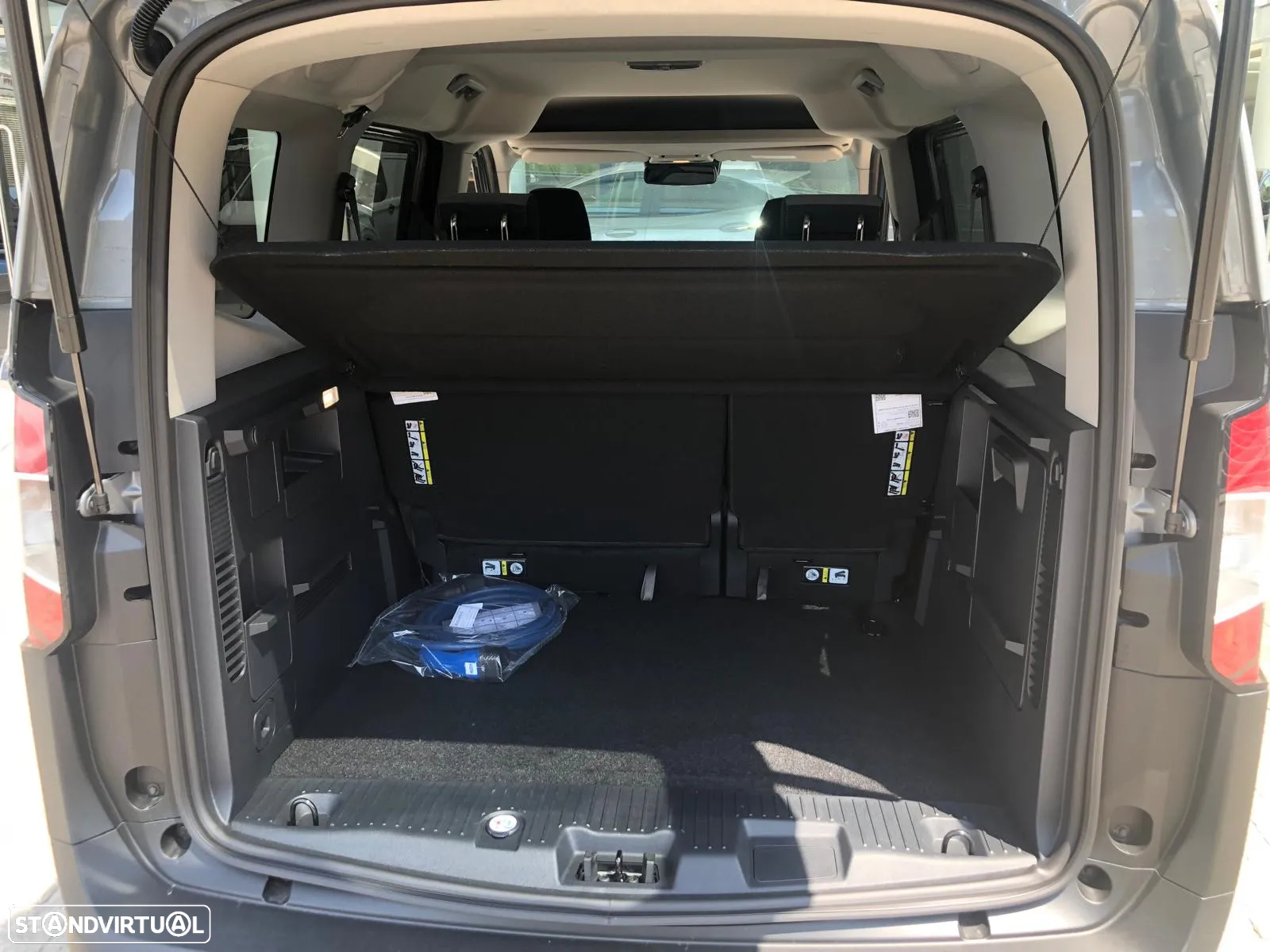 Ford Tourneo Courier E-Tourneo 43.6 kWh Titanium - 13