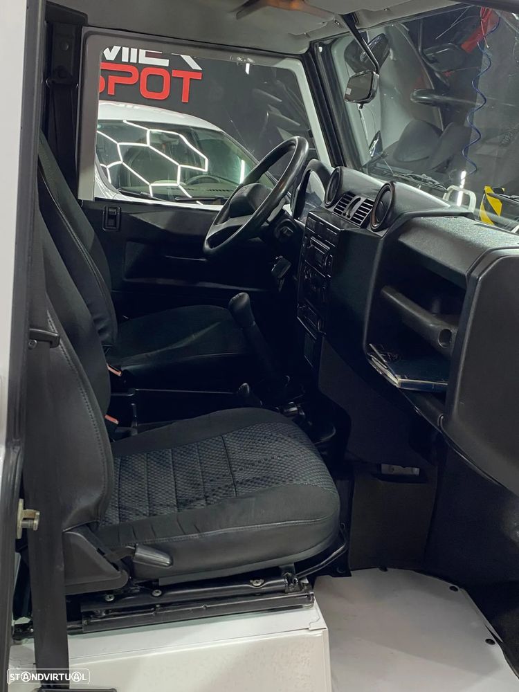 Land Rover Defender 110 DPF E - 7