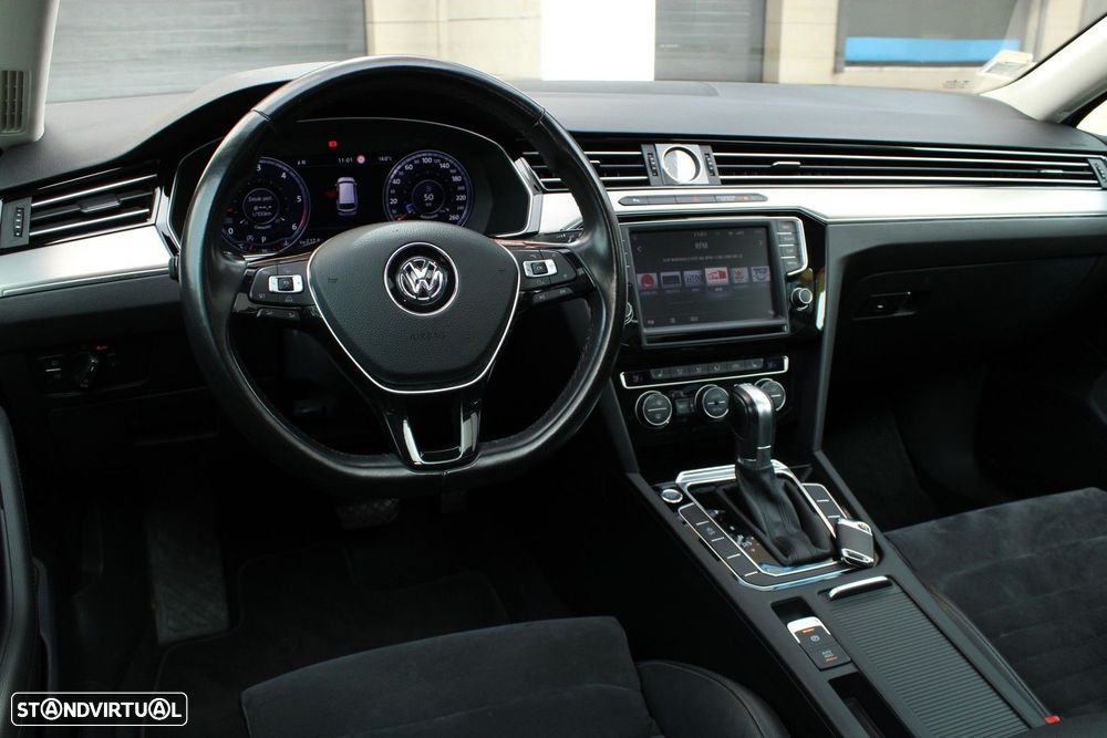 VW Passat Variant 1.6 TDI Highline DSG - 18