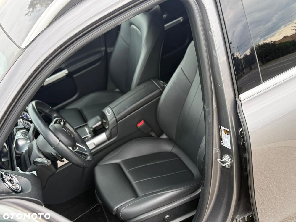 Mercedes-Benz GLB - 9