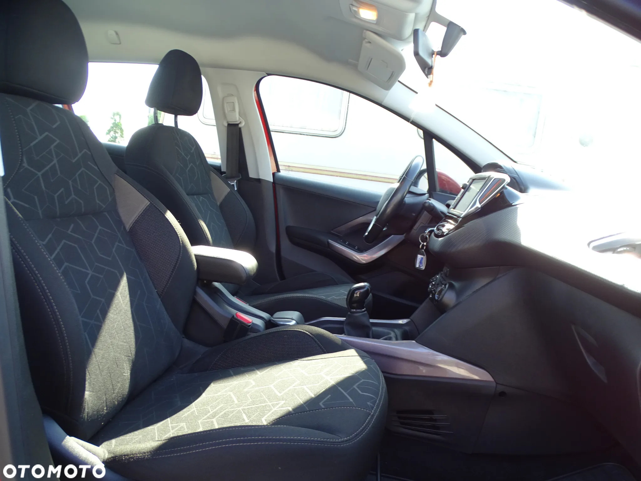 Peugeot 2008 1.2 Pure Tech Allure S&S - 15