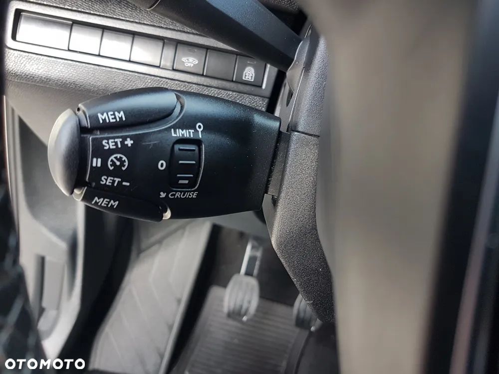 Peugeot 3008 1.2 PureTech Allure S&S - 23