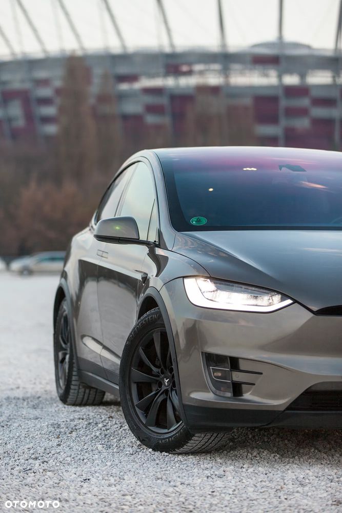 Tesla Model X 90 D - 5
