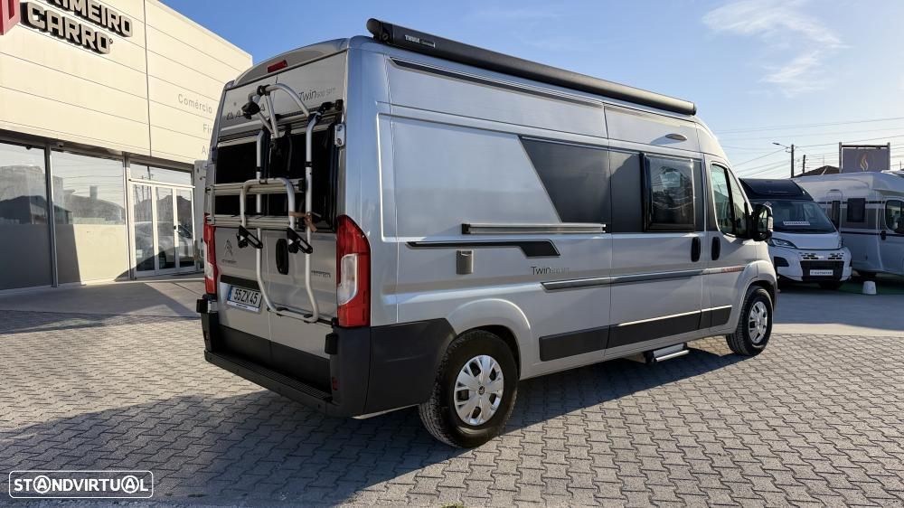 Adria Twin 600 SPT cama transversal - 19