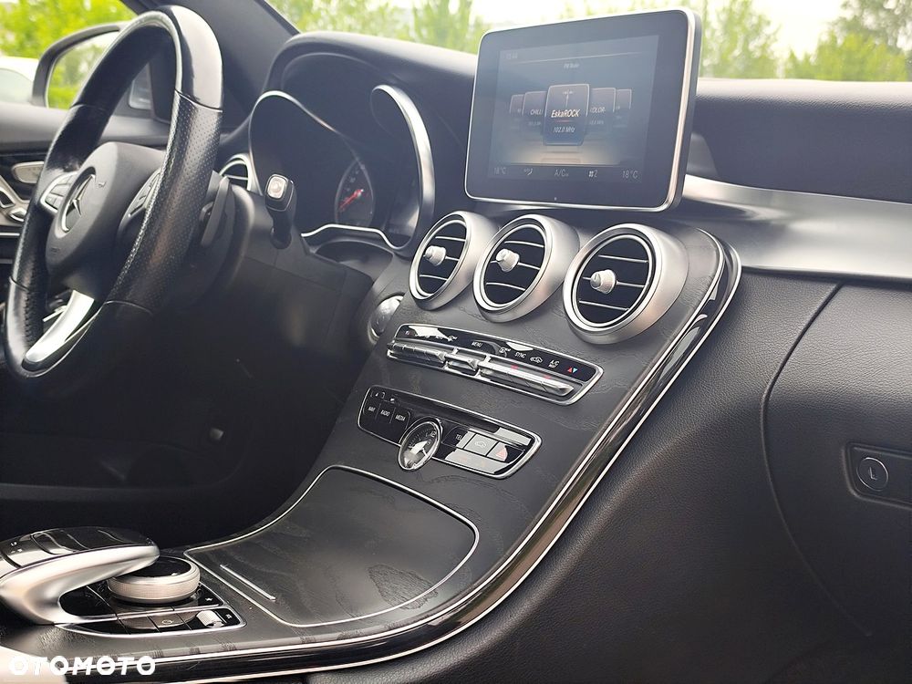 Mercedes-Benz Klasa C 300 9G-TRONIC AMG Line - 11