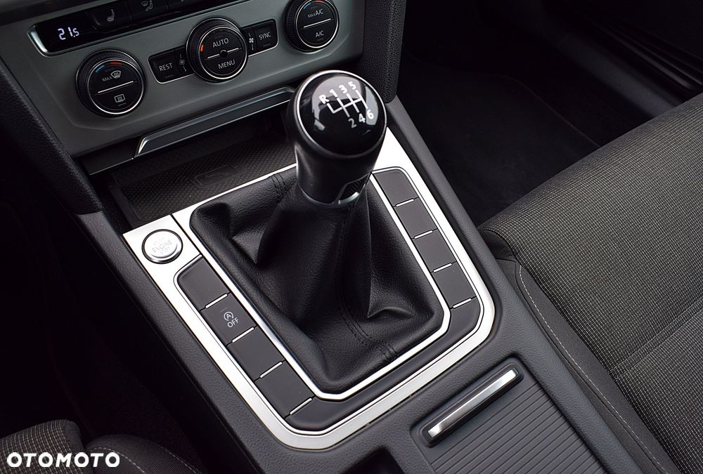 Volkswagen Passat - 15