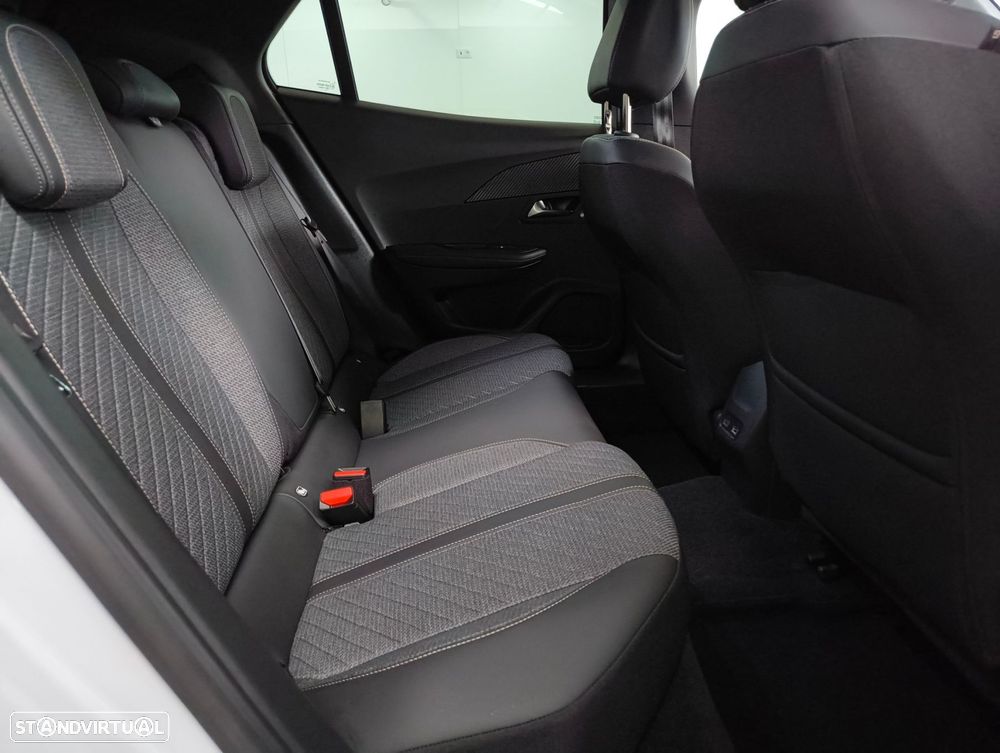 Peugeot 2008 PureTech 100 Allure - 27