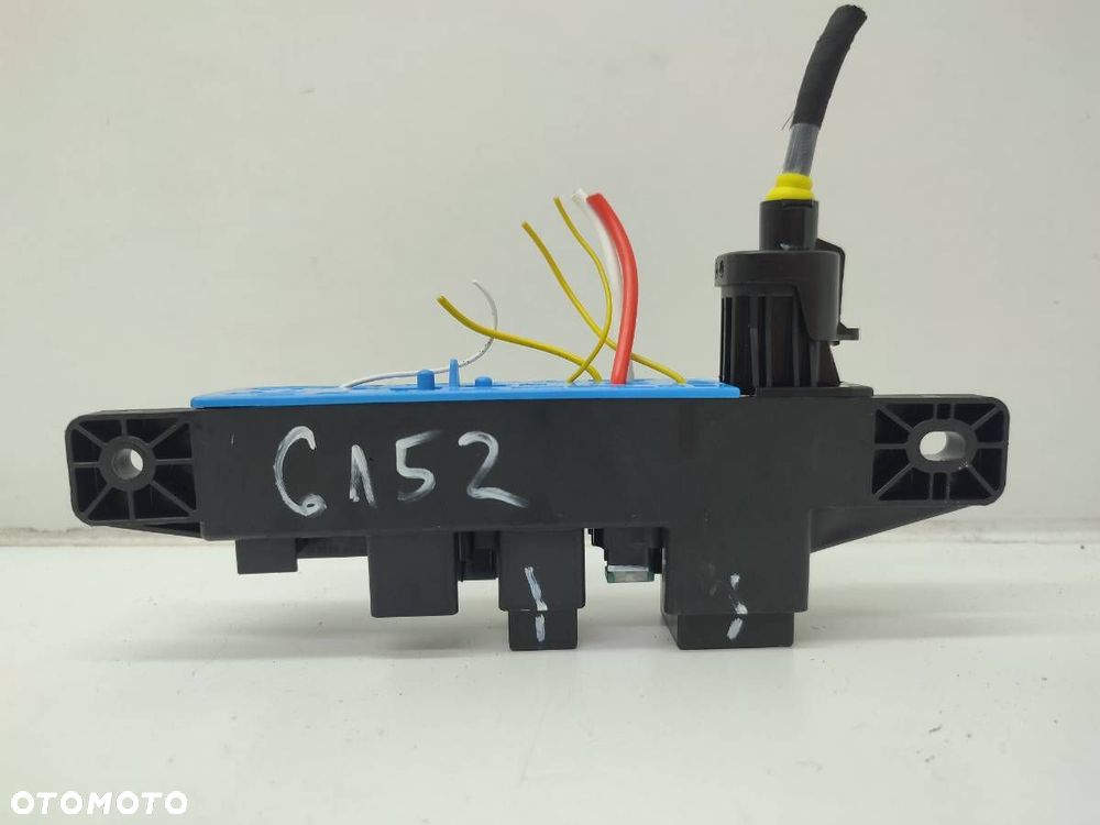 SKRZYNKA BEZPIECZNIKÓW CITROEN C5 X 9830004880 - 2