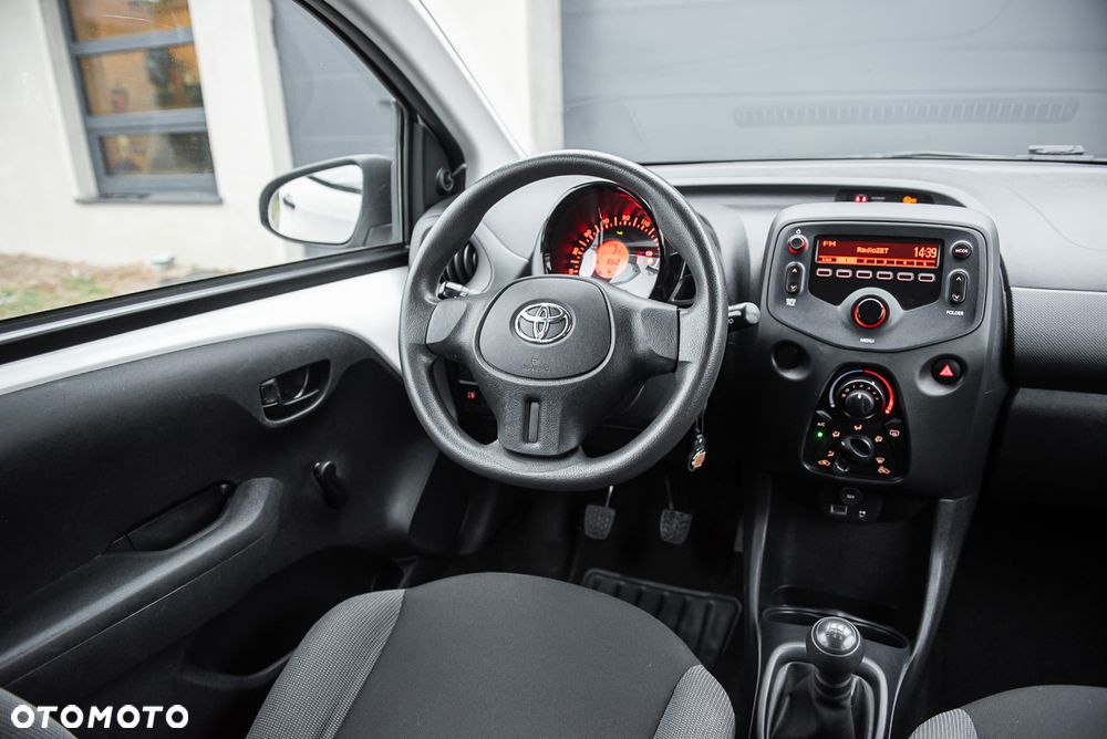 Toyota Aygo x-play Eco - 19