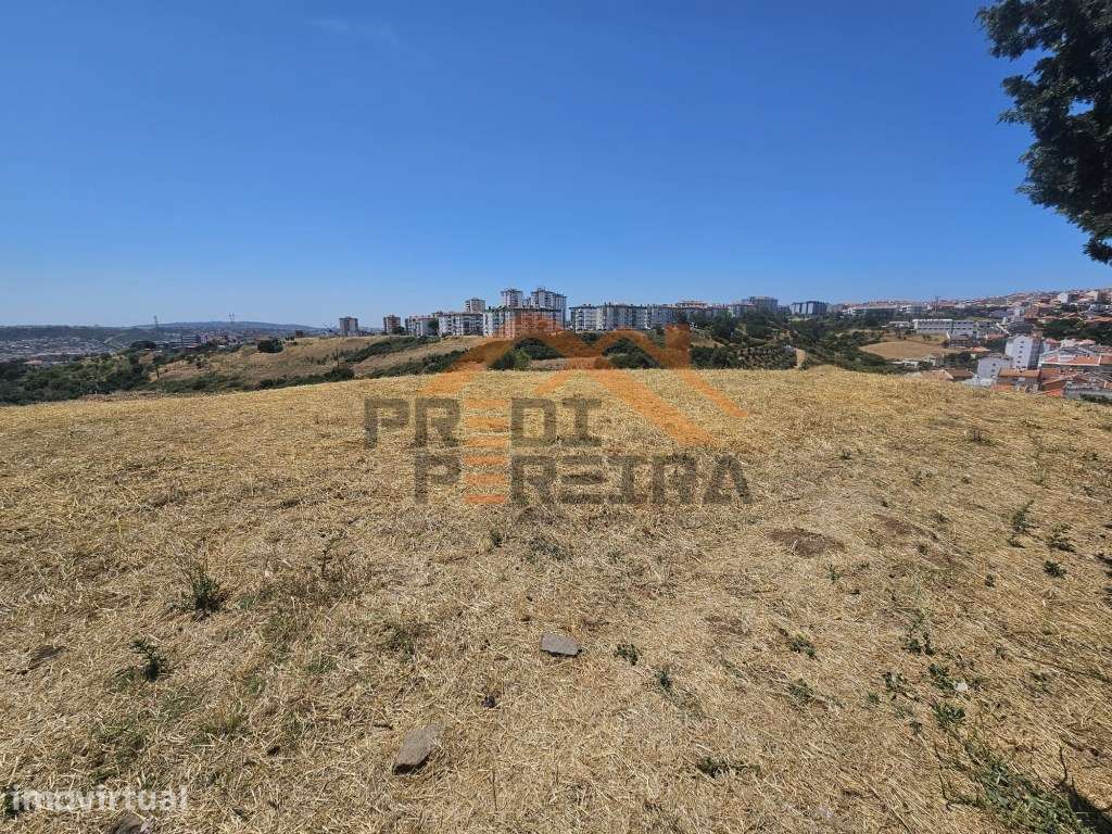Situado na Ramada, 1800 m² terreno - Excelente Oportunidade de Inve... - Grande imagem: 2/24